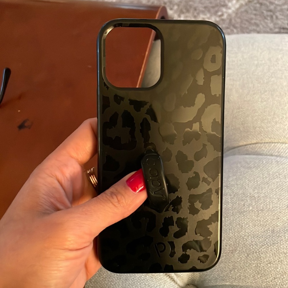 GUC Midnight leopard Loopy case for iPhone 12/12pro